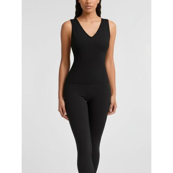 NWT OGL Tank Top Size M Black Ribbed Cropped Built-in Bra Athleisure - Picture 1 of 5